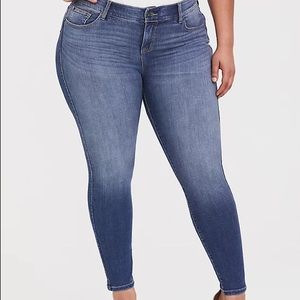 Premium stretch Bombshell skinny jean